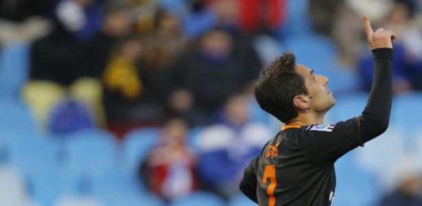 Jonas, do Valencia, comemora ao marcar gol contra o Zaragoza pelo Espanhol - Jose Jordan/AFP