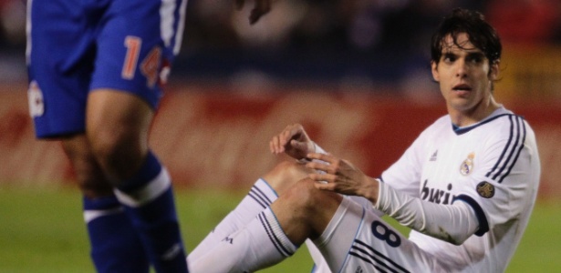 Kaká, meia brasileiro do Real Madrid, reclama após sofrer falta - Miguel Vidal/Reuters