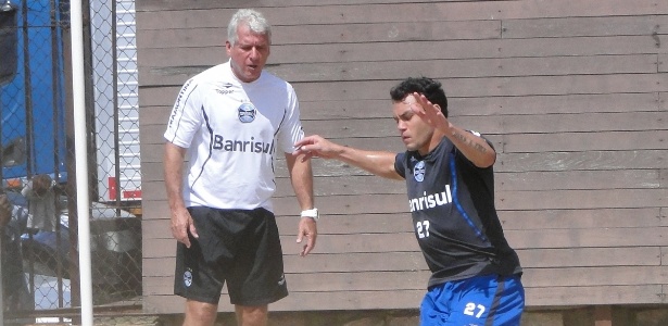 Atacante Kleber deve participar do jogo-treino do Grêmio e ter último teste para volta - Carmelito Bifano/UOL