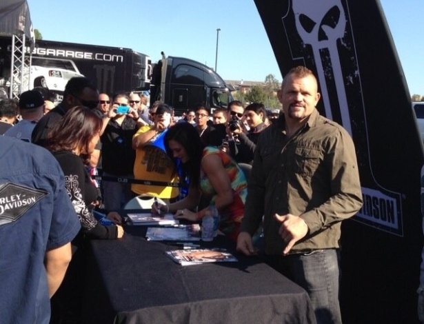 Ex-campeão Chuck Liddell participa de evento com fãs antes do UFC 157 - Reprodução/Twitter
