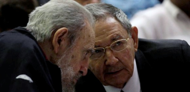 O fato de Fidel e Raúl Castro serem ditadores em Cuba não mudou com anúncio de Obama, diz colunista - Ismael Francisco/www.cubadebate.cu/AFP