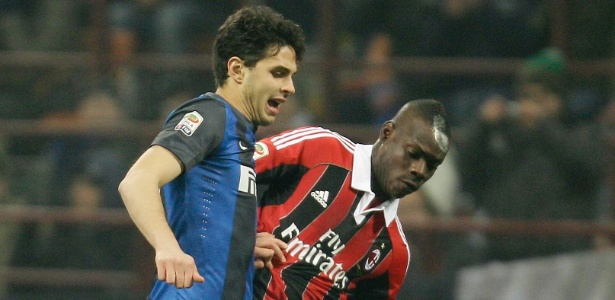Balotelli sofreu ofensas de torcedores da Internazionale durante clássico contra Milan - Antonio Calanni/AP