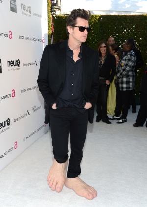 Jim Carrey faz graça em festa pré-Oscar e apareceu com pés gigantes - Getty Images
