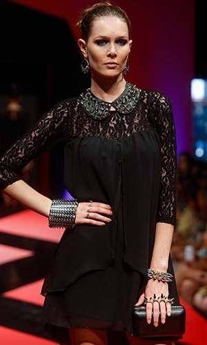 Modelo desfila look da Jenny's Stone no Mega Polo Moda para o Inverno 2013 (25/02/2013) - Alexandre Schneider/UOL