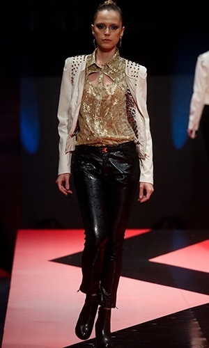 Modelo desfila look da Ouro Prata no Mega Polo Moda para o Inverno 2013 (25/02/2013) - Alexandre Schneider/UOL