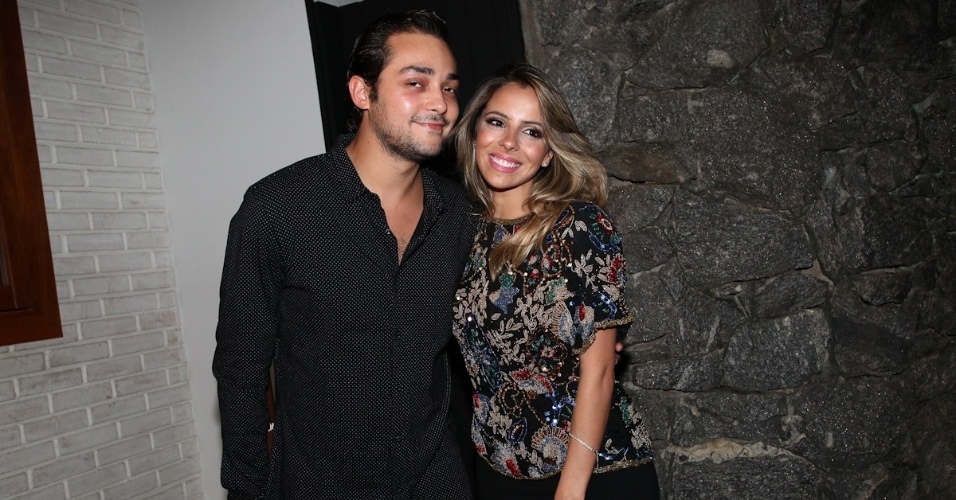 25.fev.2013 - Eduardo Sterblitch com a namorada no aniversário de 40 anos de Wellington Muniz, o Ceará do "Pânico" em sua casa em São Paulo