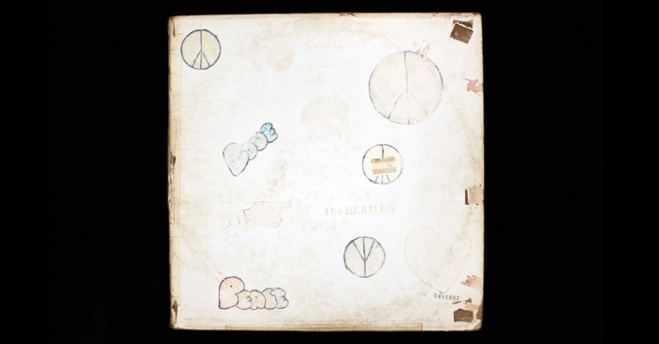 26.fev.2013 - As capas dos discos estão danificadas. Com frequência é possível encontrar marcas ou palavras escritas pelos antigos donos. Os discos também estão arranhados ou tortos - Rutherford Chang, cortesia de www.recessart.org