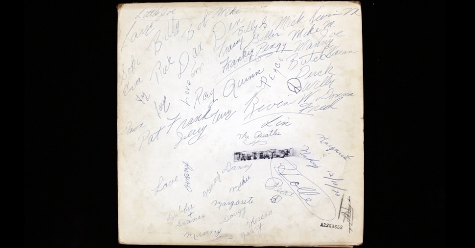 26.fev.2013 - O caráter de cada cópia é determinado pela história e pelo estado físico do vinil - Rutherford Chang, cortesia de www.recessart.org