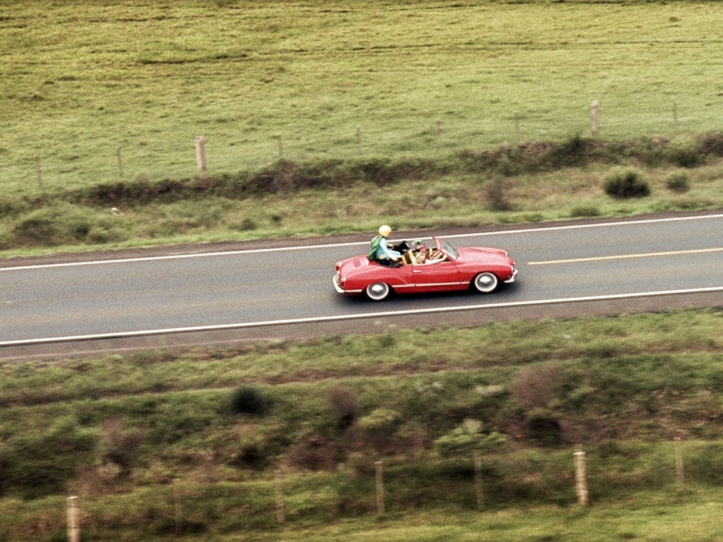 Cena do filme brasileiro "Colegas", dirigido por Marcelo Galvão. Vencedor do Festival de Cinema de Gramado em 2012, o longa mostra uma aventura de três jovens portadores da síndrome de Down, que resolvem imitar as personagens do filme "Thelma e Louise" e saem em busca de sonhos dentro do carro de um jardineiro. O elenco conta com Lima Duarte, Leonardo Miggiorin e Juliana Didone - Divulgação / Europa Filmes