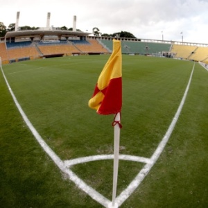 27.fev.2013 - Pacaembu com as arquibancadas vazias para o jogo entre Corinthians e Millonarios - Joel Silva/ Folhapress