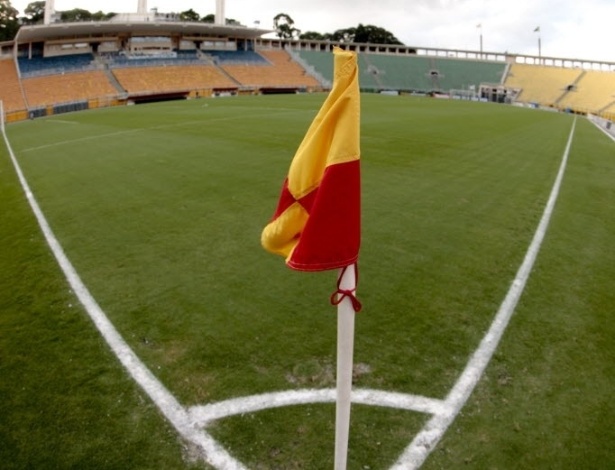 27.fev.2013 - Pacaembu com as arquibancadas vazias para o jogo entre Corinthians e Millonarios - Joel Silva/ Folhapress