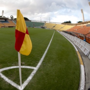 27.fev.2013 - Pacaembu com as arquibancadas vazias para o jogo entre Corinthians e Millonarios - Joel Silva/ Folhapress