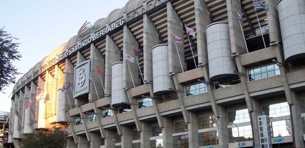 Fachada de uma das entradas do Santiago Bernabéu, na Paseo de la Castellana, uma das avenidas mais  importantes de Madri - Heloísa Dall"Antonia/UOL