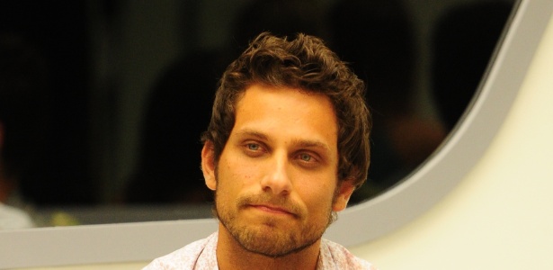 26.fev.2013 - Eliéser se despede de Anamara e diz não guardar rancor da sister - TV Globo/João Cotta - TV Globo/João Cotta