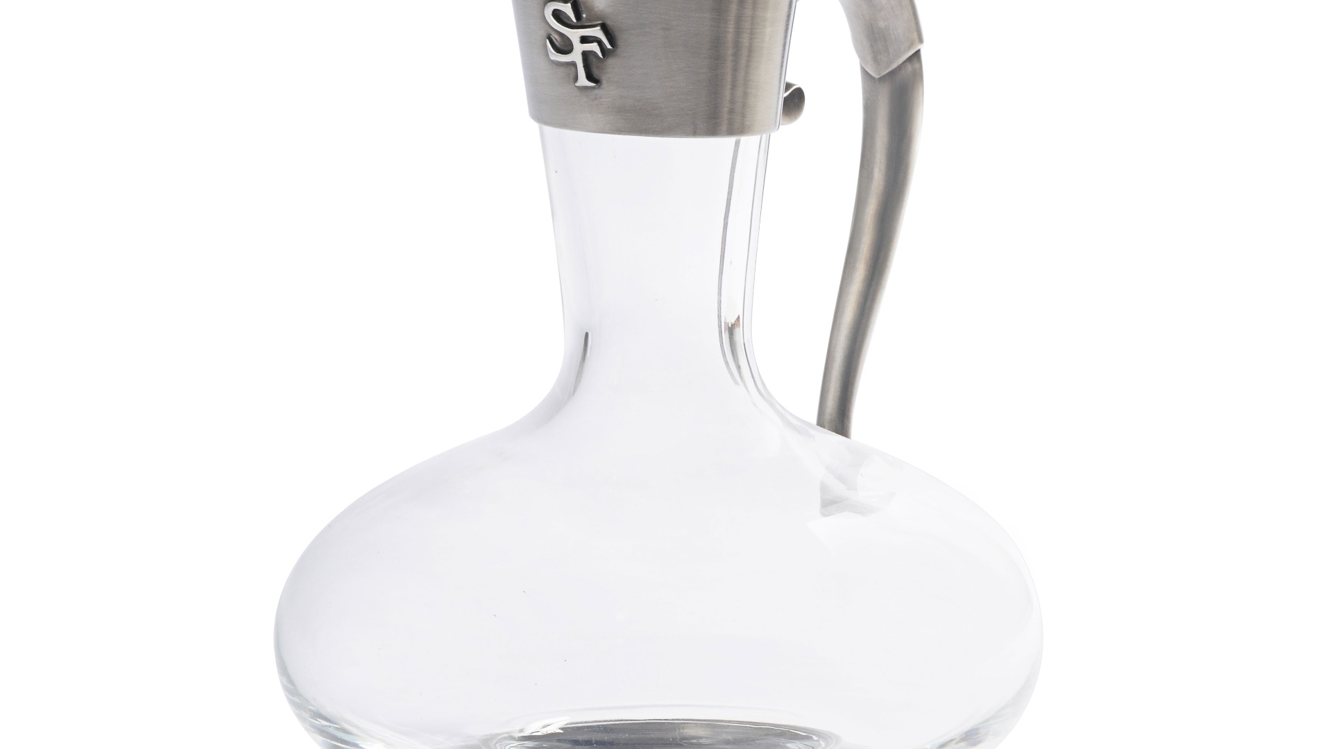 Em formato de decanter, ideal para servir vinho tinto, a jarra de vidro com alça de estanho pode ser encontrada na Secrets de Famille (www.secretsdefamille.com.br) por R$ 418 I Preços pesquisados em fevereiro de 2013 e sujeitos a alterações - Divulgação