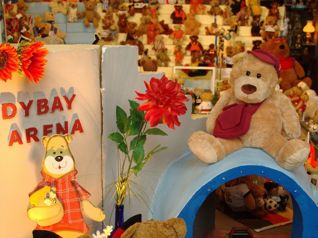 Localizado na região da Floresta Negra, destino do sul da Alemanha conhecido por ter sido inspiração para as fábulas dos Irmãos Grimm, o curioso Teddy-Oldiethek é um museu dedicado aos bichos de pelúcia, onde a proprietária possui um acervo com mil peças como um urso com mais de 110 anos, em Freudenstadt - Divulgação