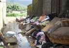 Lama, entulho e ajuda precária dificultam volta à rotina em bairros inundados de Cubatão (SP) - Rafael Motta/UOL