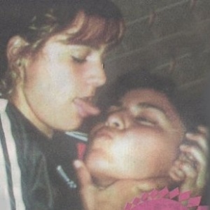 Namorada de Maradona, Rocío Oliva é clicada beijando garota - Reprodução jornal Muy