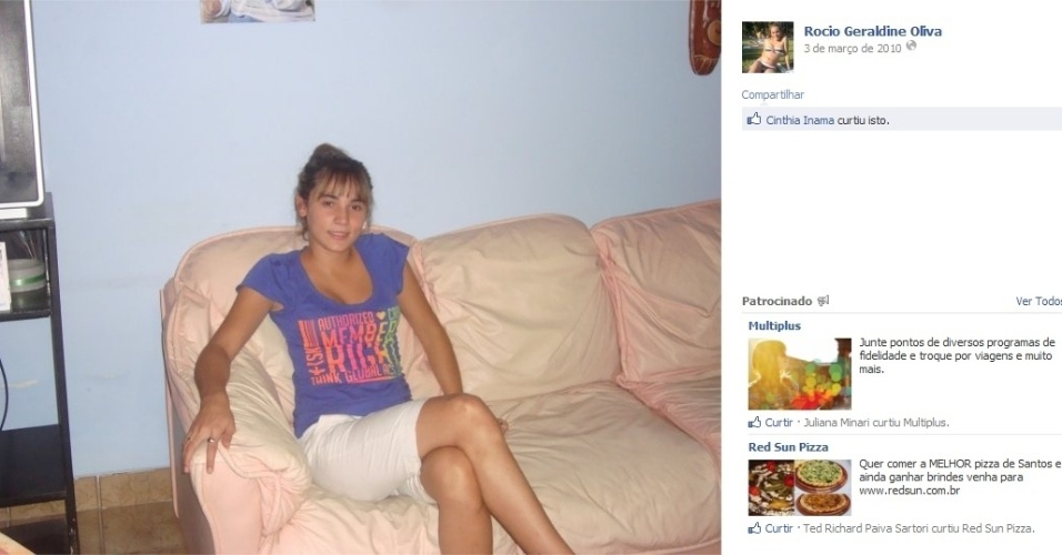 Rocío Oliva em momento caseiro. Para driblar distância do namorado Maradona, eles conversam pelo Skype - Reprodução/Facebook