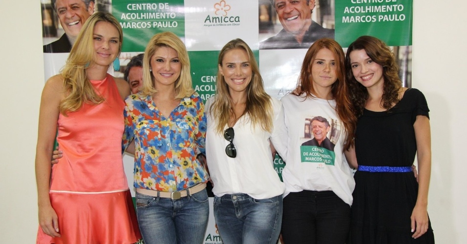 1.mar.2013 - Letícia Birkheuer, Mariah Rocha e Júlia Farjado prestigiaram a inauguração o Centro de Acolhimento Marcos Paulo, no Rio. A casa tem por finalidade ajudar crianças com câncer