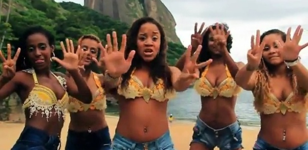 O grupo Bonde das Maravilhas dança no clipe da música "Aquecimento das Maravilhas" - Reprodução/YouTube