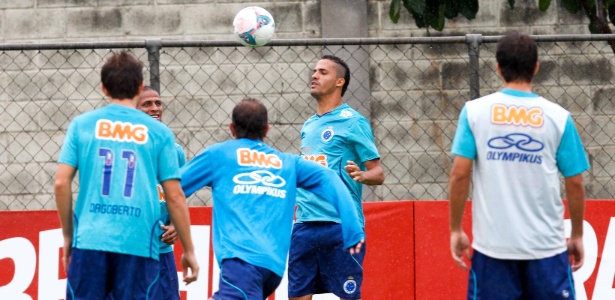 Jogadores do Cruzeiro durante treino na Toca da Raposa II nesta sexta-feira - Washington Alves/Vipcomm