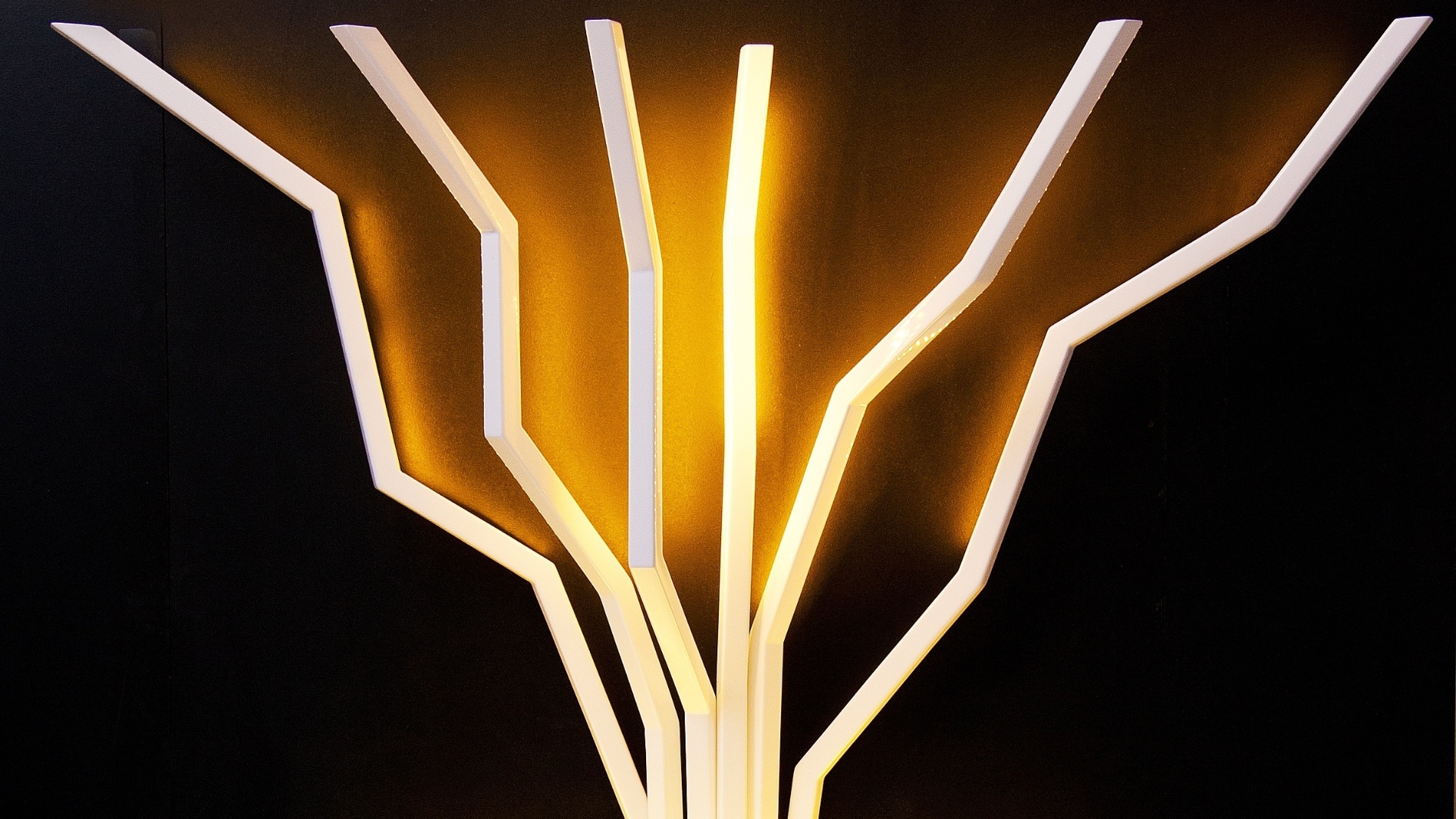 O aparador Boas Vindas! possui pequenas gavetas para guardar elementos como chaves e pequenos objetos. Segundo o designer, é um símbolo do limite entre o interior e o exterior - Divulgação