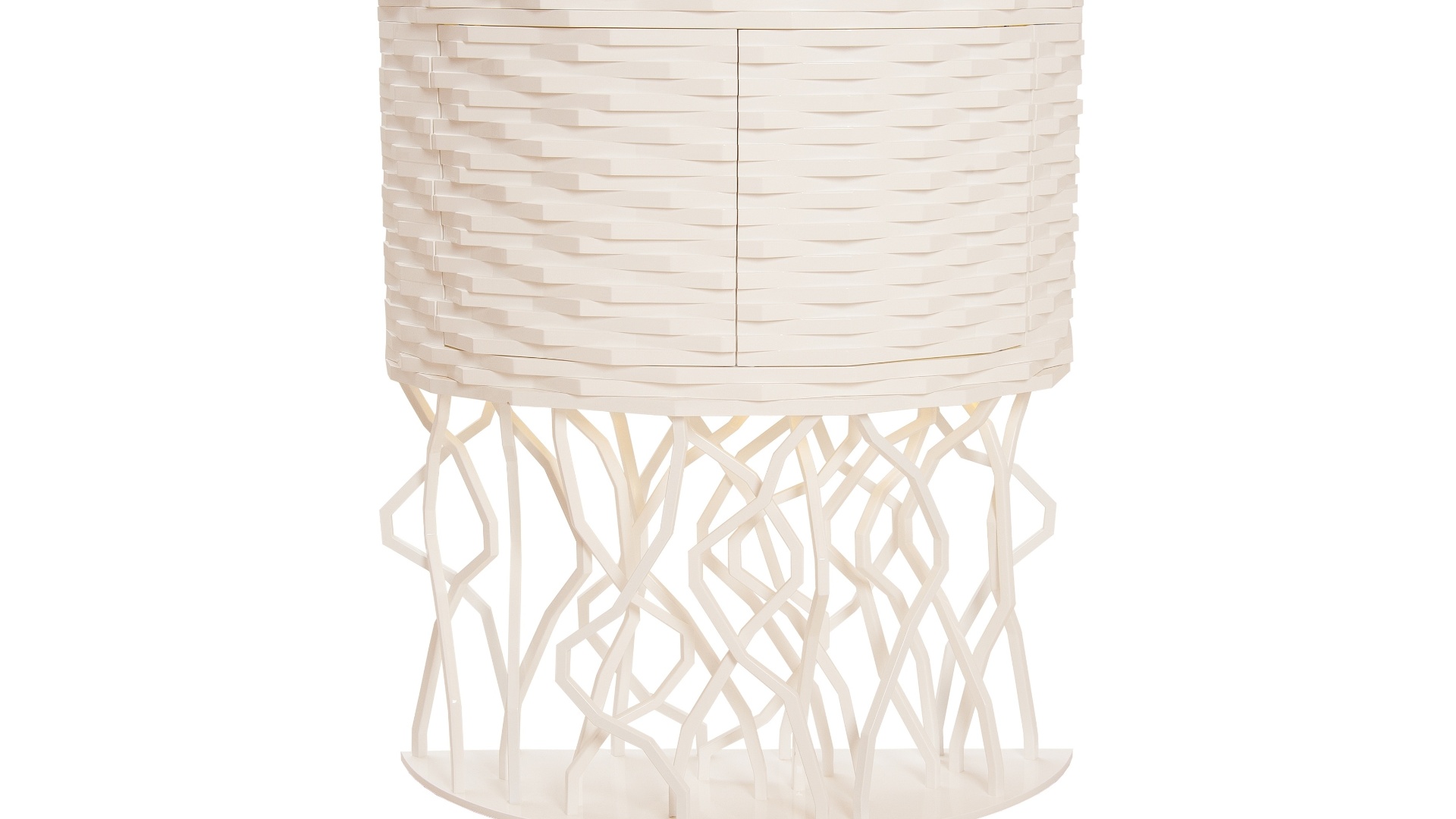 O bar Viva! tem seu design concebido em camadas sobrepostas de madeira sobre uma base de "galhos retorcidos" - Divulgação