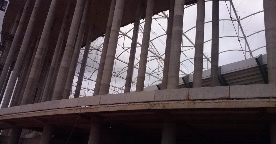 Vista externa da obra do Estádio Nacional Mané Garrincha no dia 1º de março de 2013