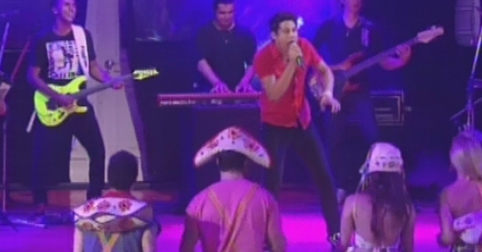 02.mar.2013 - Israel Novaes se apresenta na festa Cangaço. Ele cantou músicas como "Louquinha" e "Vem ni Mim Dodge Ram"