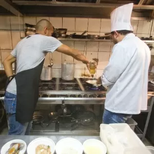 Emerson Sheik vira padrinho do filho de chef de cozinha que ganhou selinho  - Esporte - Extra Online