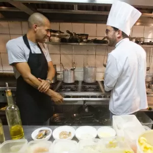 Emerson Sheik vira nome de prato fino após homenagear chef de cozinha