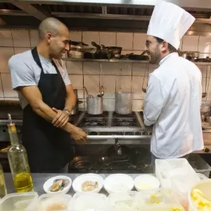 Emerson Sheik vira padrinho do filho de chef de cozinha que ganhou selinho  - Esporte - Extra Online