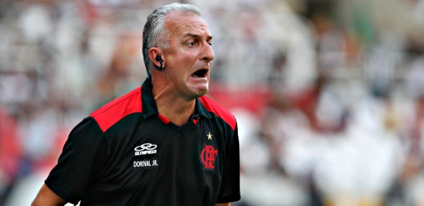 Técnico Dorival Júnior, hoje no Santos, foi demitido do Flamengo em 2013 - Júlio César Guimarães/UOL