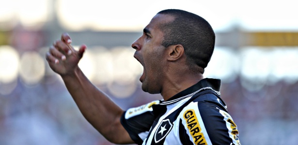 Julio Cesar disse que botafoguenses não simularam lesões no campo para parar o jogo - Júlio César Guimarães/UOL