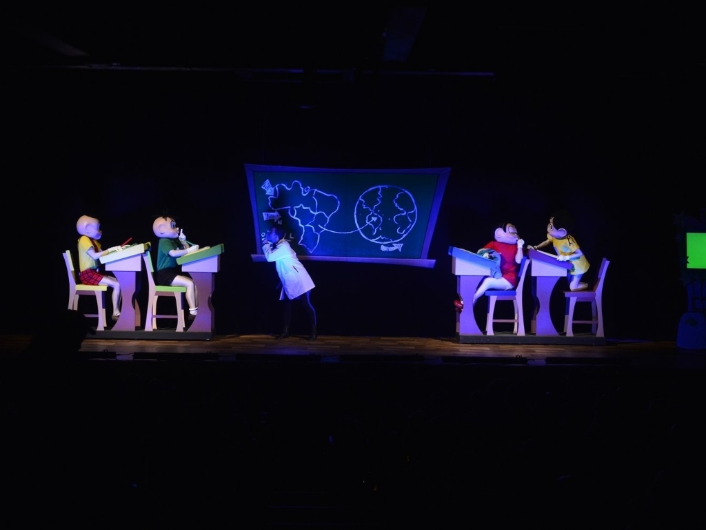 3.mar.2013 - Personagens da Turma da Mônica dançam no musical "Mônica Mundi", em cartaz no Theatro Net Rio, no Rio de Janeiro - André Muzell/AgNews