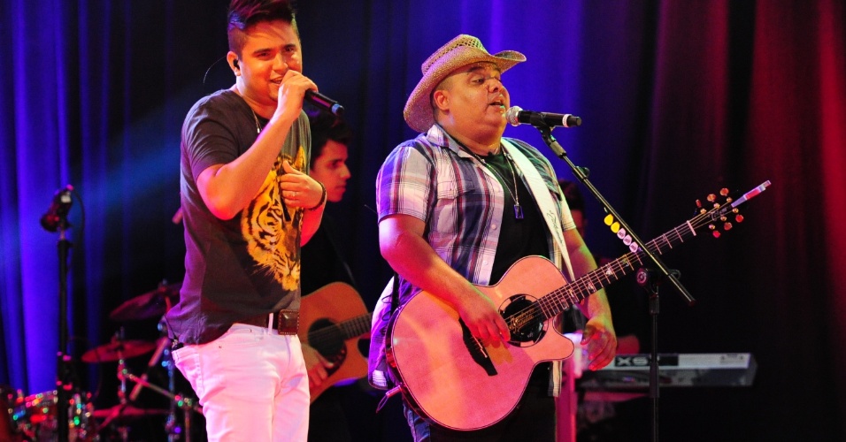 02.mar.2013 - A dupla Humberto & Ronaldo faz show na festa Cangaço do "BBB13". Eles tocaram "Só Vou Beber Mais Hoje" e "Eu Não Sou de Ninguém"