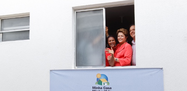 Presidente Dilma Rousseff visita unidade habitacional entregue à moradora Girlene Monteiro Coelho em João Pessoa (PB) - Roberto Stuckert Filho/Presidência
