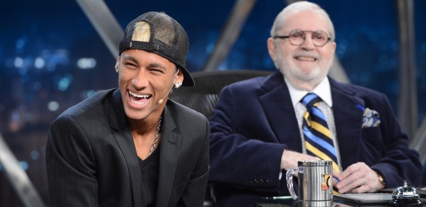 Neymar se diverte e dá risada de piadas durante gravação do Programa do Jô - TV Globo/ Zé Paulo Cardeal