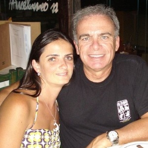 O casal Cristiane Teixeira Pinto, 33, e Ricardo Damião Areosa, 47, morto após saltar de seu apartamento em chamas no Leblon - Reprodução/Facebook