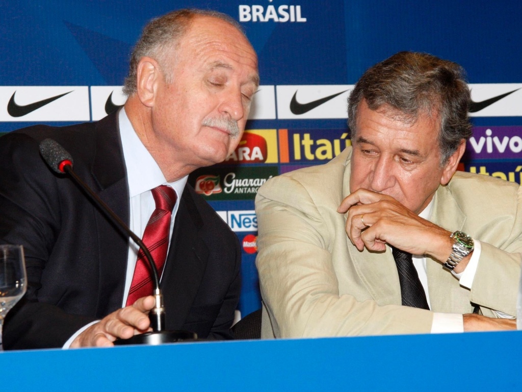 05.fev.2013 - Técnico Luiz Felipe Scolari e coordenador Carlos Alberto Parreira explicam convocação da seleção brasileira