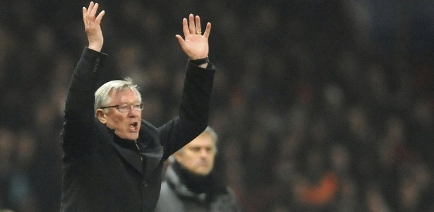Técnico do Manchester United, Alex Ferguson, reclama da expulsão de Nani - Peter Powell/EFE