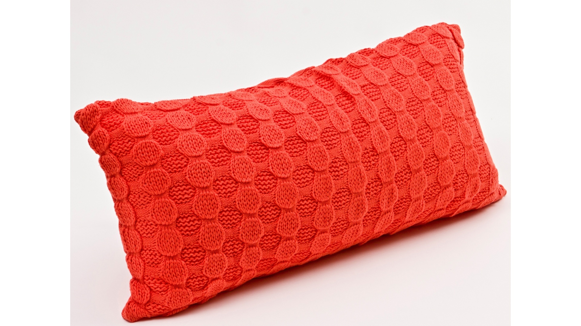 Capa para almofada modelo Palla, da Trousseau (www.trousseau.com.br), feita de algodão. Tamanho: 35 cm por 70 cm. Preço: R$ 254 I Preços pesquisados em março de 2013 e sujeitos a alterações - Divulgação