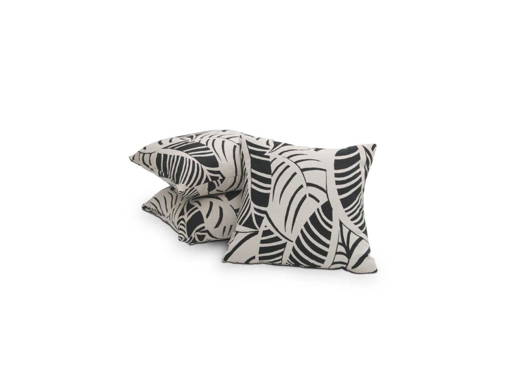 Capas para almofadas da linha Classic, que reproduzem estampas tropicais em preto e branco, da Futon Company. Tamanho: 45 cm x 45 cm. Preço: R$ 62 cada I Preços pesquisados em fevereiro de 2013 e sujeitos a alterações - Divulgação