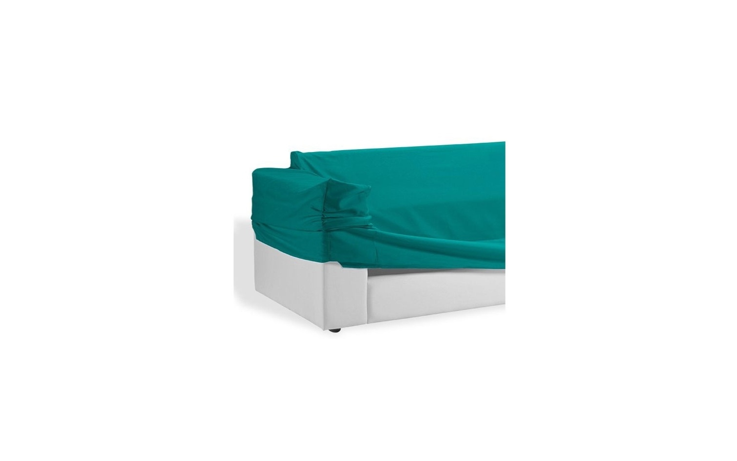 Capa para sofá de três lugares na cor turquesa. Feita de sarja 100% algodão, já vem pré-encolhida, segundo a fabricante Estudio Oppa (www.oppa.com.br), sem a necessidade de lavar a seco. Preço: R$ 599 I Preços pesquisados em março de 2013 e sujeitos a alterações - Divulgação