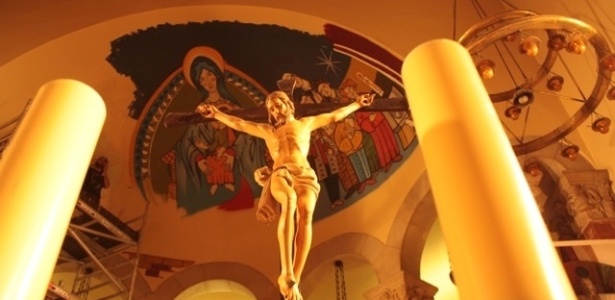 O grafiteiro espanhol Raúl Sanchez Araque, também conhecido como House, usou spray na igreja Santa Eulalia, da cidade catalã de l'Hospitalet, perto de Barcelona - House