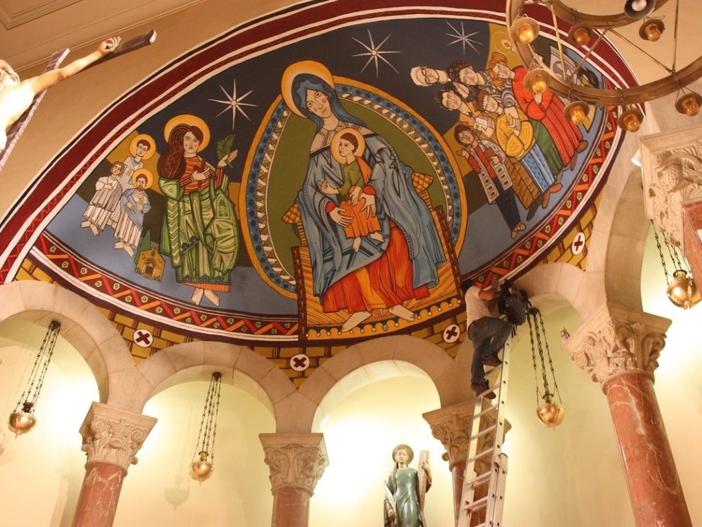 O grafiteiro espanhol Raúl Sanchez Araque, também conhecido como House, usou spray na igreja Santa Eulalia, da cidade catalã de l'Hospitalet, perto de Barcelona - House