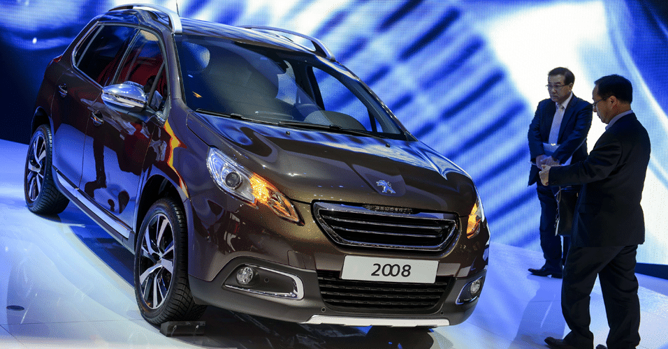Peugeot 2008 de produção é apresentado no Salão de Genebra 2013 - Newspress