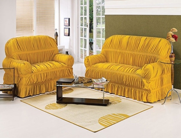 Prático, o kit com capas elásticas para sofás de dois e três lugares da Juma Enxovais está à venda online, pelo Magazine Luiza (www.magazineluiza.com.br). Plissadas, dão volume aos móveis, além da cor mostarda estar entre as apontadas como tendência do verão 2013. Por R$ 169,15 I Preços pesquisados em março de 2013 e sujeitos a alterações - Reprodução