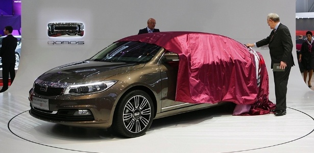 Qoros 3 Sedan, sedã médio da marca, faz sua estreia no Salão de Genebra deste ano  - Denis Balibouse/Reuters